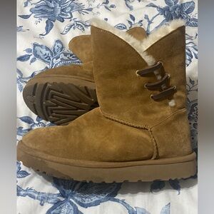 Hardly worn used Size 9 UGGs